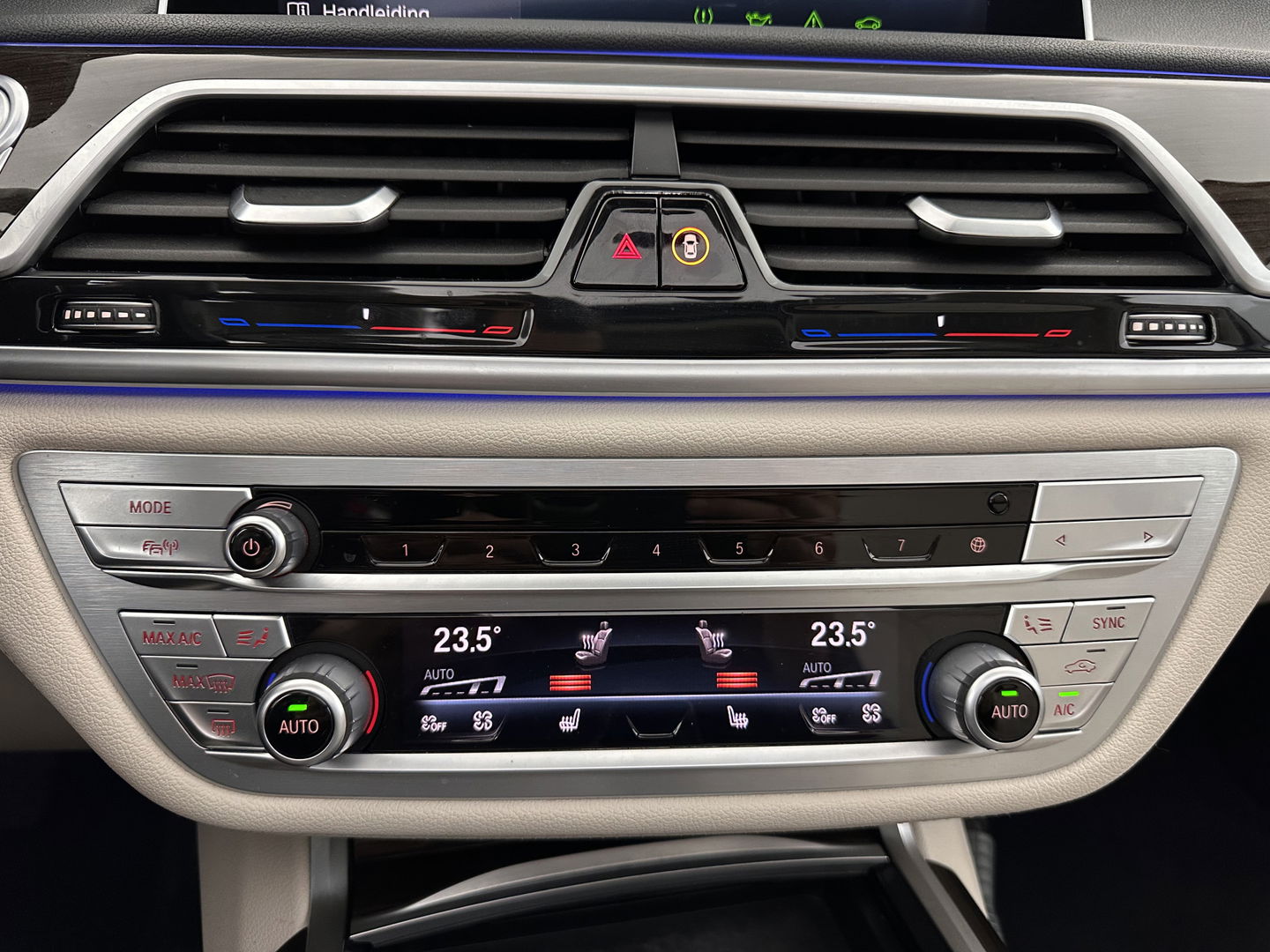 BMW 7 Serie 745Le (Plug-in) (INCL-BTW) *PANO | EXCLUSIV-NAPPA-LEATHER | LASER-LED | HEAD-UP | BLIND-SPOT | MEMORY-PACK | DIGI-COCKPIT | KEYLESS | DAB+ | CAMERA | COMFORT-SEATS | AMBIENT-LIGHT | DAB | CARPLAY | 18''ALU*