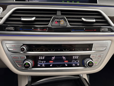 BMW 7 Serie 745Le (Plug-in) (INCL-BTW) *PANO | EXCLUSIV-NAPPA-LEATHER | LASER-LED | HEAD-UP | BLIND-SPOT | MEMORY-PACK | DIGI-COCKPIT | KEYLESS | DAB+ | CAMERA | COMFORT-SEATS | AMBIENT-LIGHT | DAB | CARPLAY | 18''ALU*
