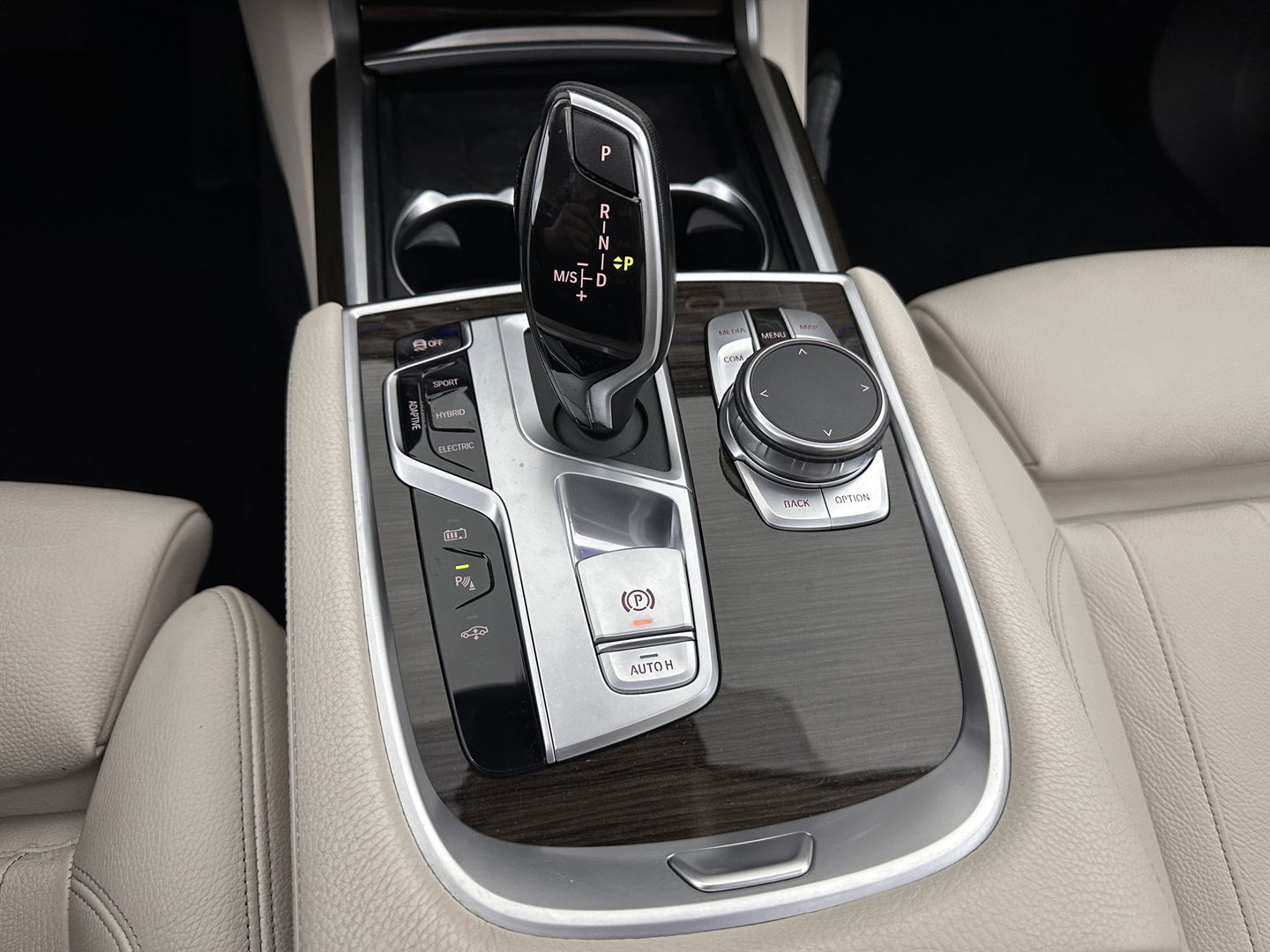 BMW 7 Serie 745Le (Plug-in) (INCL-BTW) *PANO | EXCLUSIV-NAPPA-LEATHER | LASER-LED | HEAD-UP | BLIND-SPOT | MEMORY-PACK | DIGI-COCKPIT | KEYLESS | DAB+ | CAMERA | COMFORT-SEATS | AMBIENT-LIGHT | DAB | CARPLAY | 18''ALU*