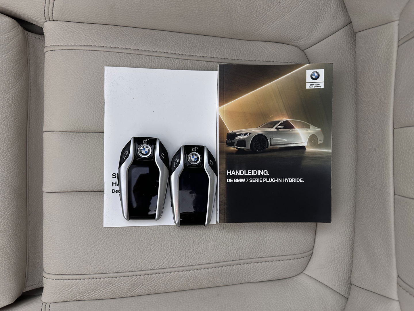 BMW 7 Serie 745Le (Plug-in) (INCL-BTW) *PANO | EXCLUSIV-NAPPA-LEATHER | LASER-LED | HEAD-UP | BLIND-SPOT | MEMORY-PACK | DIGI-COCKPIT | KEYLESS | DAB+ | CAMERA | COMFORT-SEATS | AMBIENT-LIGHT | DAB | CARPLAY | 18''ALU*