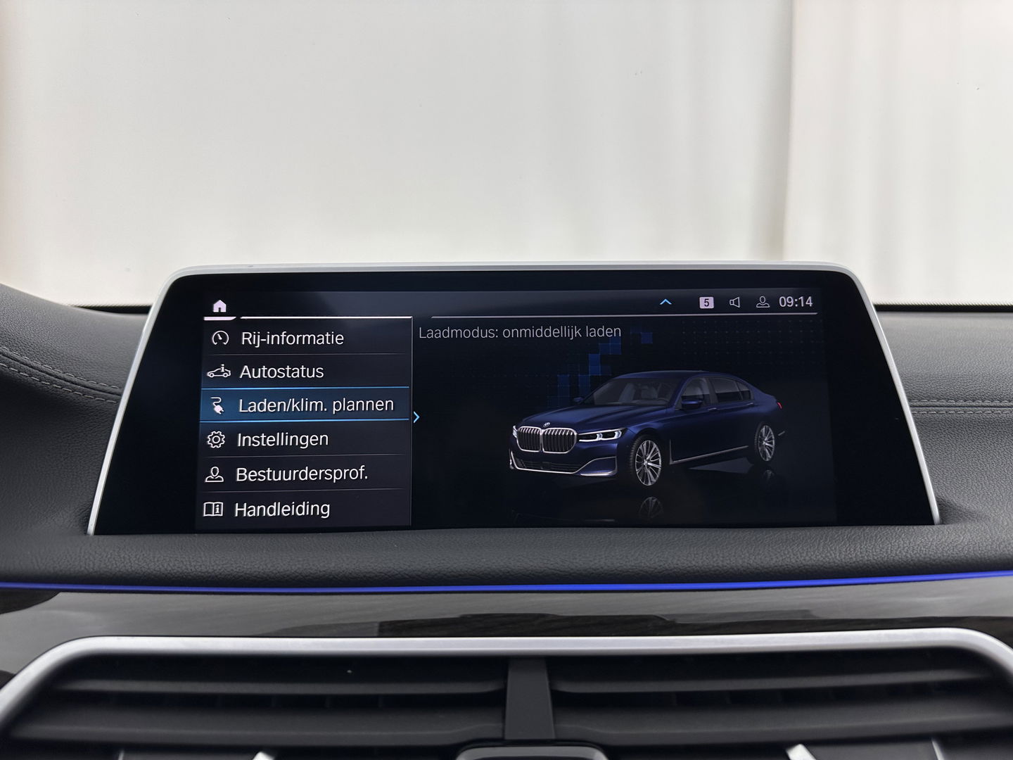 BMW 7 Serie 745Le (Plug-in) (INCL-BTW) *PANO | EXCLUSIV-NAPPA-LEATHER | LASER-LED | HEAD-UP | BLIND-SPOT | MEMORY-PACK | DIGI-COCKPIT | KEYLESS | DAB+ | CAMERA | COMFORT-SEATS | AMBIENT-LIGHT | DAB | CARPLAY | 18''ALU*