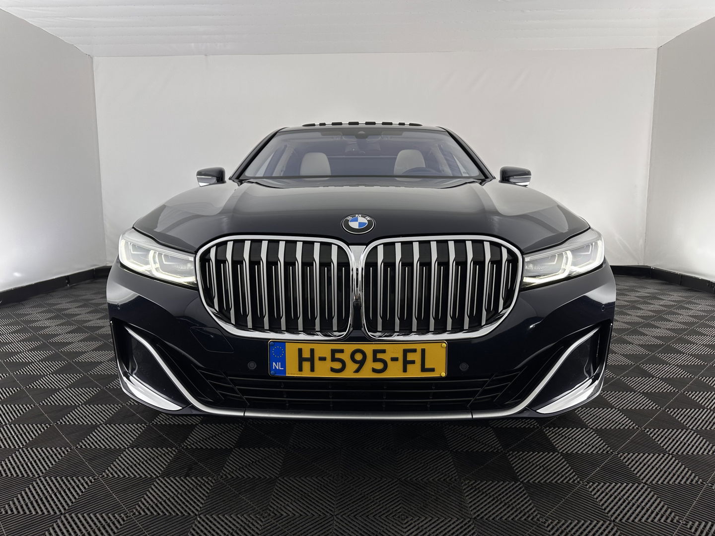BMW 7 Serie 745Le (Plug-in) (INCL-BTW) *PANO | EXCLUSIV-NAPPA-LEATHER | LASER-LED | HEAD-UP | BLIND-SPOT | MEMORY-PACK | DIGI-COCKPIT | KEYLESS | DAB+ | CAMERA | COMFORT-SEATS | AMBIENT-LIGHT | DAB | CARPLAY | 18''ALU*