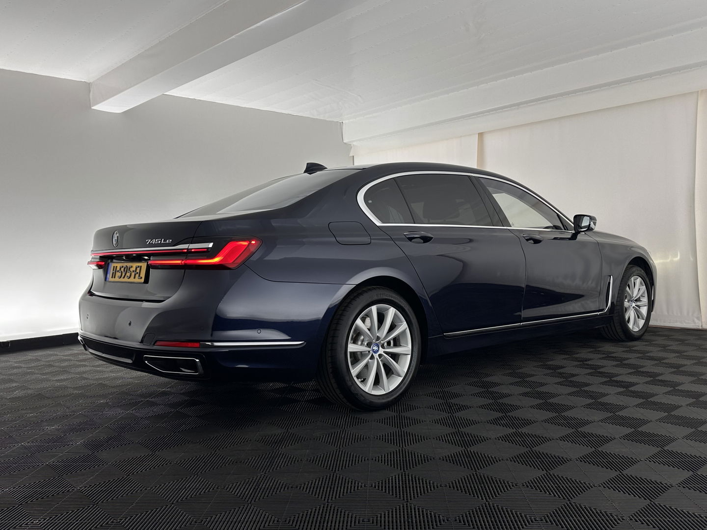 BMW 7 Serie 745Le (Plug-in) (INCL-BTW) *PANO | EXCLUSIV-NAPPA-LEATHER | LASER-LED | HEAD-UP | BLIND-SPOT | MEMORY-PACK | DIGI-COCKPIT | KEYLESS | DAB+ | CAMERA | COMFORT-SEATS | AMBIENT-LIGHT | DAB | CARPLAY | 18''ALU*