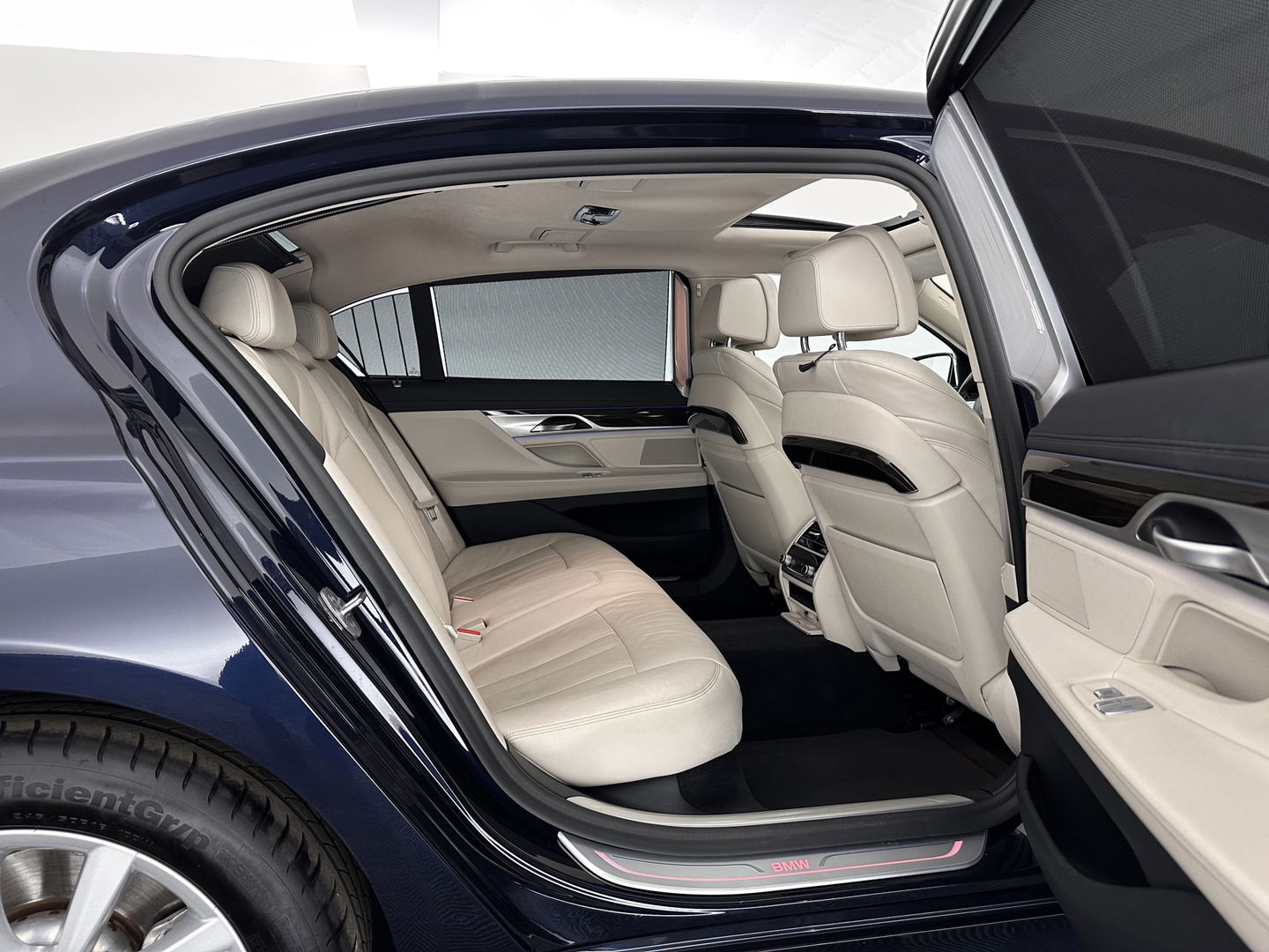 BMW 7 Serie 745Le (Plug-in) (INCL-BTW) *PANO | EXCLUSIV-NAPPA-LEATHER | LASER-LED | HEAD-UP | BLIND-SPOT | MEMORY-PACK | DIGI-COCKPIT | KEYLESS | DAB+ | CAMERA | COMFORT-SEATS | AMBIENT-LIGHT | DAB | CARPLAY | 18''ALU*