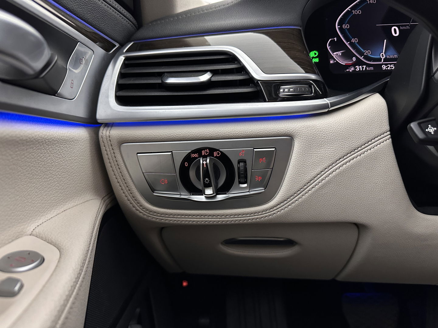 BMW 7 Serie 745Le (Plug-in) (INCL-BTW) *PANO | EXCLUSIV-NAPPA-LEATHER | LASER-LED | HEAD-UP | BLIND-SPOT | MEMORY-PACK | DIGI-COCKPIT | KEYLESS | DAB+ | CAMERA | COMFORT-SEATS | AMBIENT-LIGHT | DAB | CARPLAY | 18''ALU*