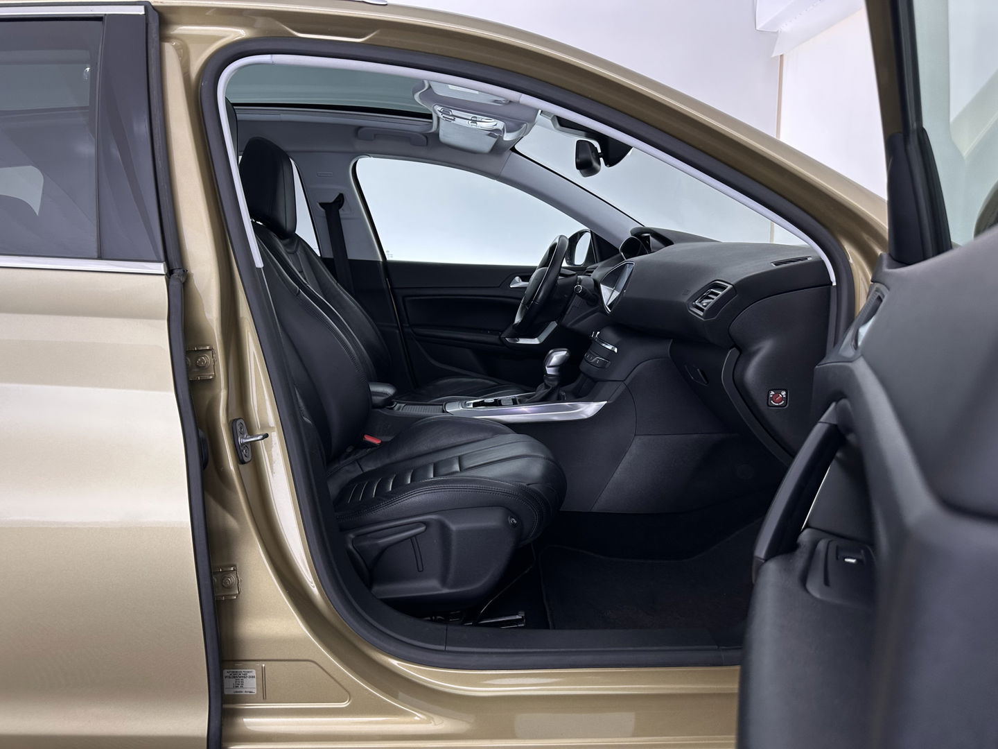 Peugeot 308 SW 1.6 BlueHDI Blue Lease Premium *BROKEN TIMING BELT* Aut. *PANO | LEATHER | FULL-LED | SPORT-SEATS | CAMERA | KEYLESS | NAVI-FULLMAP | ECC | PDC | CRUISE | 18''ALU | TOWBAR*