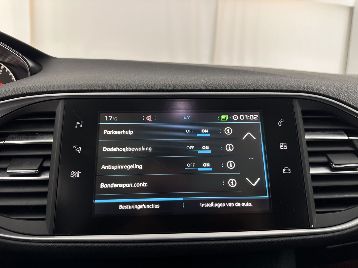 Peugeot 308 SW 1.6 BlueHDI Blue Lease Premium *BROKEN TIMING BELT* Aut. *PANO | LEATHER | FULL-LED | SPORT-SEATS | CAMERA | KEYLESS | NAVI-FULLMAP | ECC | PDC | CRUISE | 18''ALU | TOWBAR*