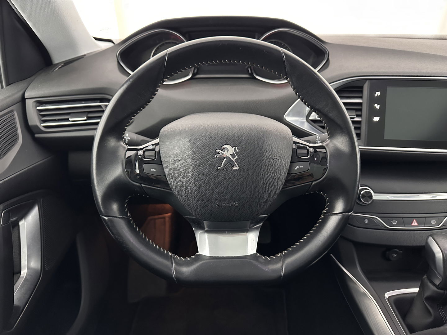 Peugeot 308 SW 1.6 BlueHDI Blue Lease Premium *BROKEN TIMING BELT* Aut. *PANO | LEATHER | FULL-LED | SPORT-SEATS | CAMERA | KEYLESS | NAVI-FULLMAP | ECC | PDC | CRUISE | 18''ALU | TOWBAR*