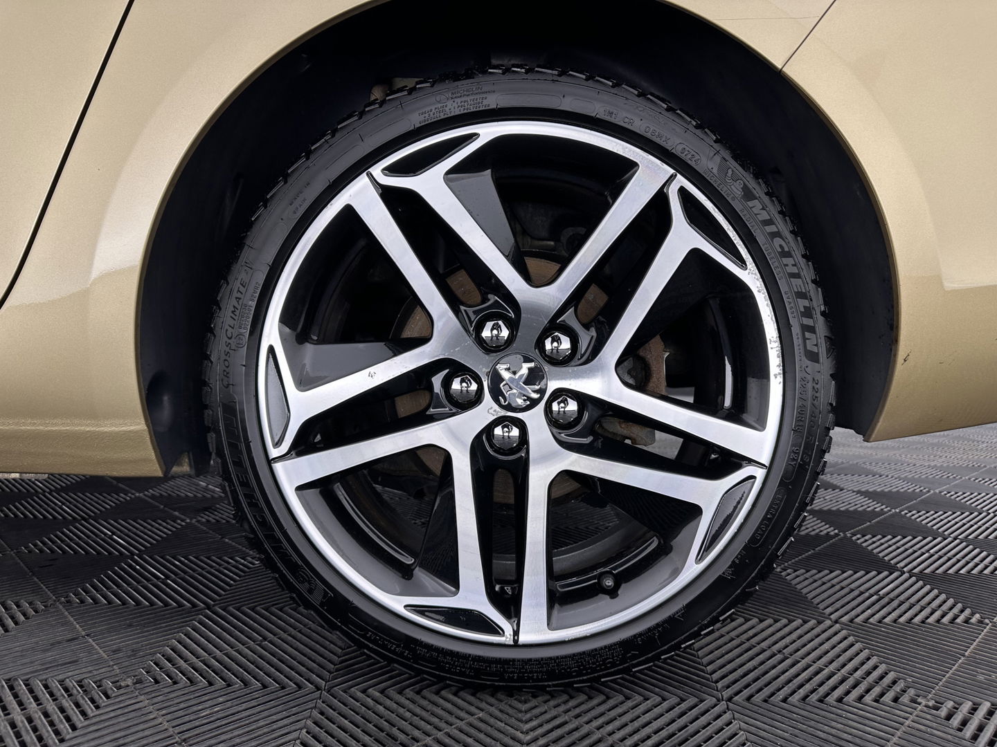 Peugeot 308 SW 1.6 BlueHDI Blue Lease Premium *BROKEN TIMING BELT* Aut. *PANO | LEATHER | FULL-LED | SPORT-SEATS | CAMERA | KEYLESS | NAVI-FULLMAP | ECC | PDC | CRUISE | 18''ALU | TOWBAR*