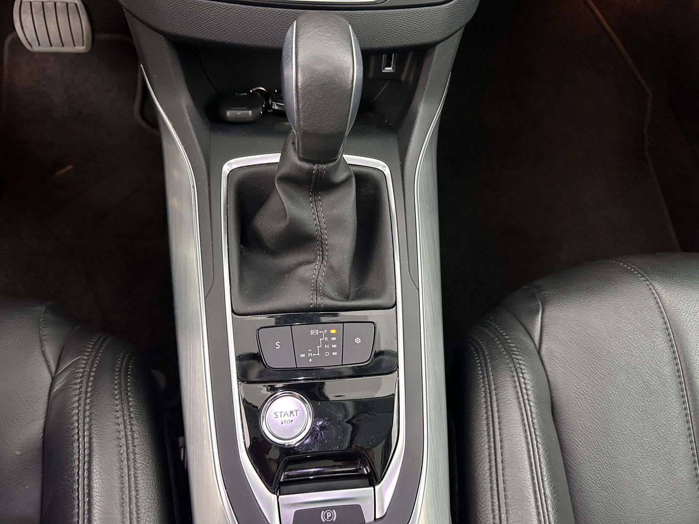 Peugeot 308 SW 1.6 BlueHDI Blue Lease Premium *BROKEN TIMING BELT* Aut. *PANO | LEATHER | FULL-LED | SPORT-SEATS | CAMERA | KEYLESS | NAVI-FULLMAP | ECC | PDC | CRUISE | 18''ALU | TOWBAR*