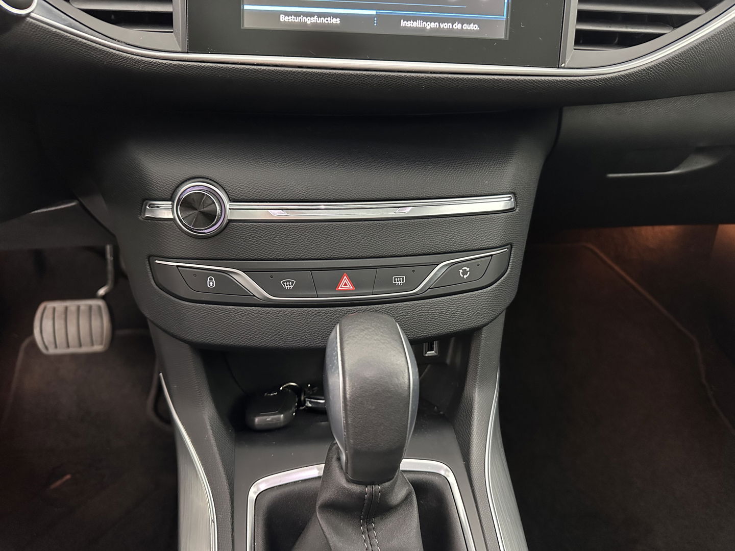 Peugeot 308 SW 1.6 BlueHDI Blue Lease Premium *BROKEN TIMING BELT* Aut. *PANO | LEATHER | FULL-LED | SPORT-SEATS | CAMERA | KEYLESS | NAVI-FULLMAP | ECC | PDC | CRUISE | 18''ALU | TOWBAR*