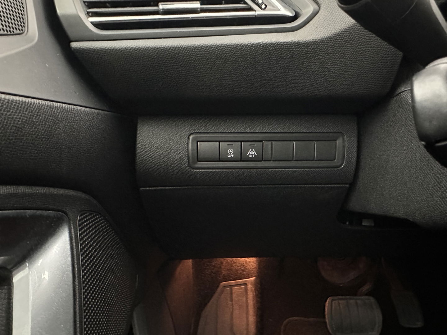 Peugeot 308 SW 1.6 BlueHDI Blue Lease Premium *BROKEN TIMING BELT* Aut. *PANO | LEATHER | FULL-LED | SPORT-SEATS | CAMERA | KEYLESS | NAVI-FULLMAP | ECC | PDC | CRUISE | 18''ALU | TOWBAR*