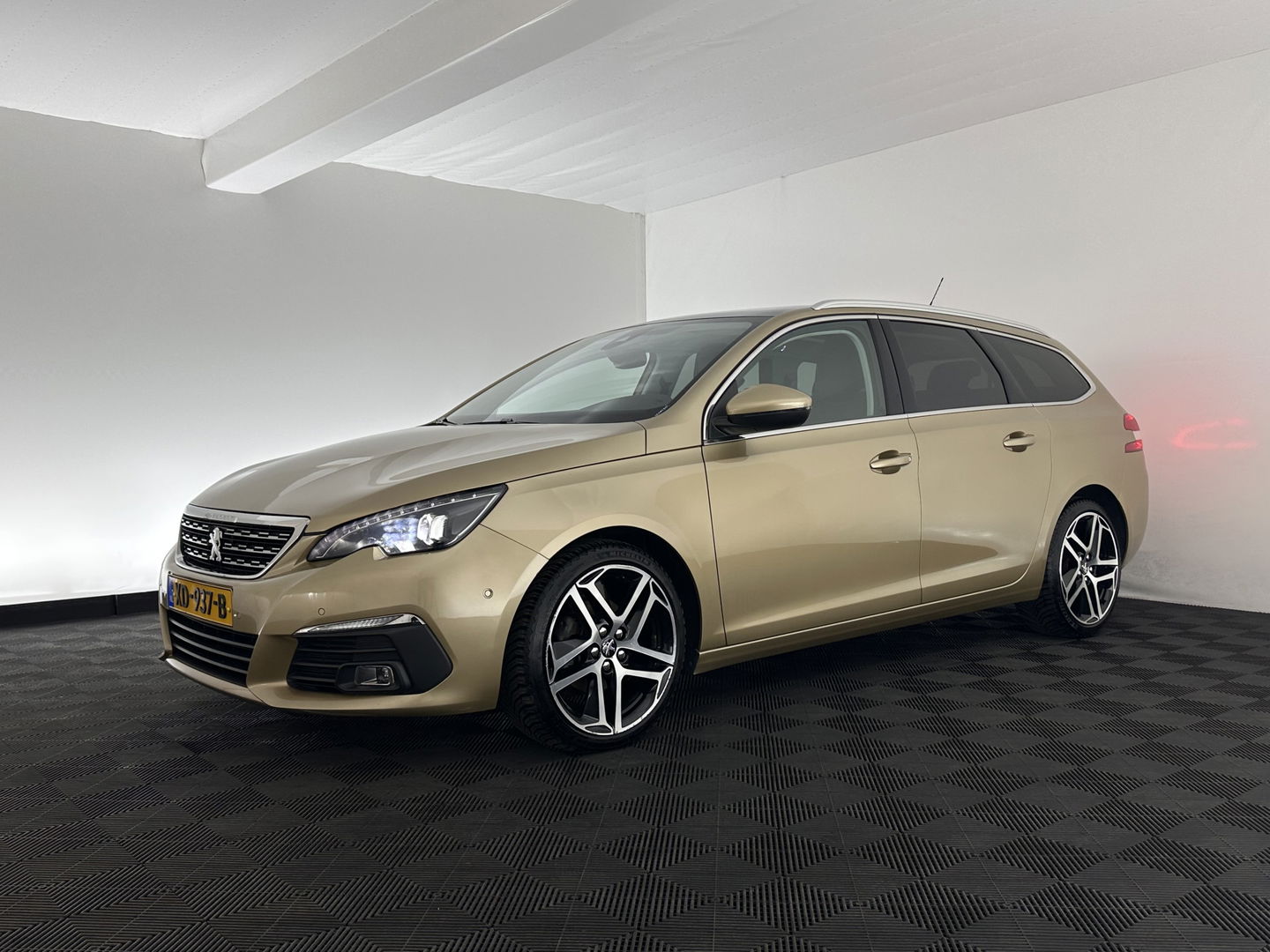 Peugeot 308 SW 1.6 BlueHDI Blue Lease Premium *BROKEN TIMING BELT* Aut. *PANO | LEATHER | FULL-LED | SPORT-SEATS | CAMERA | KEYLESS | NAVI-FULLMAP | ECC | PDC | CRUISE | 18''ALU | TOWBAR*