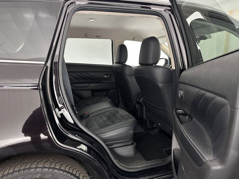 Mitsubishi Outlander 2.4 PHEV Intense (Plug-in) (INCL-BTW) *LEATHER-MICROFIBRE | FULL-LED | KEYLESS | BLINDSPOT | CAMERA | HEATED-COMFORTSEATS | ECC | SHIFTPADDLES | PDC | CRUISE | PRIVACY-GLASS | DAB | TOWBAR | CARPLAY | 18''ALU*