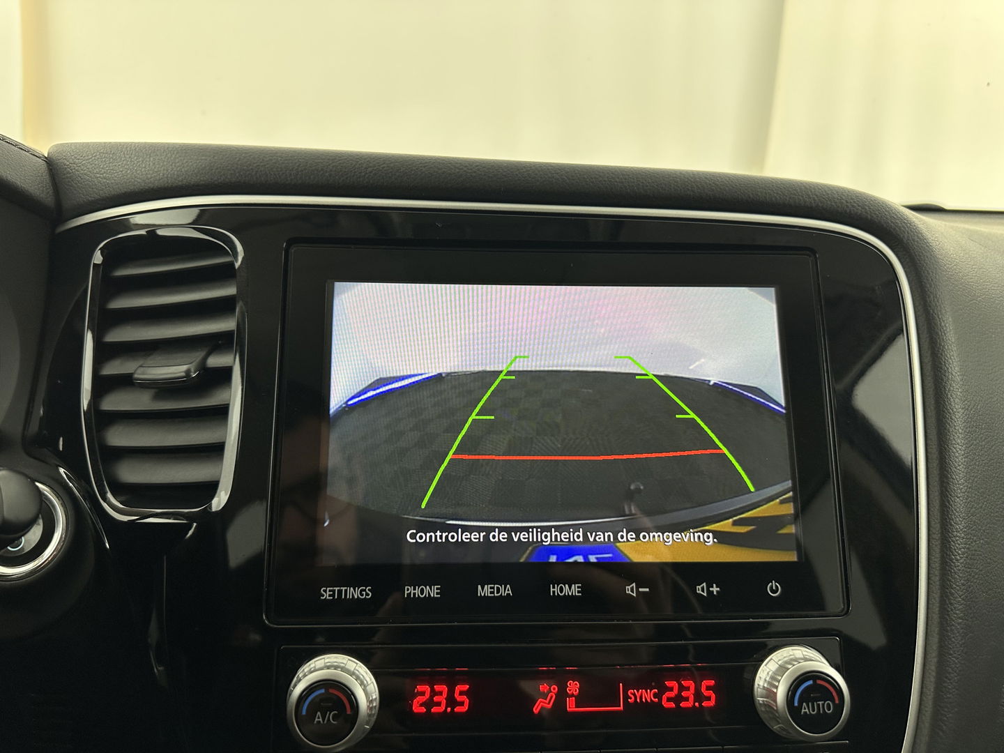 Mitsubishi Outlander 2.4 PHEV Intense (Plug-in) (INCL-BTW) *LEATHER-MICROFIBRE | FULL-LED | KEYLESS | BLINDSPOT | CAMERA | HEATED-COMFORTSEATS | ECC | SHIFTPADDLES | PDC | CRUISE | PRIVACY-GLASS | DAB | TOWBAR | CARPLAY | 18''ALU*