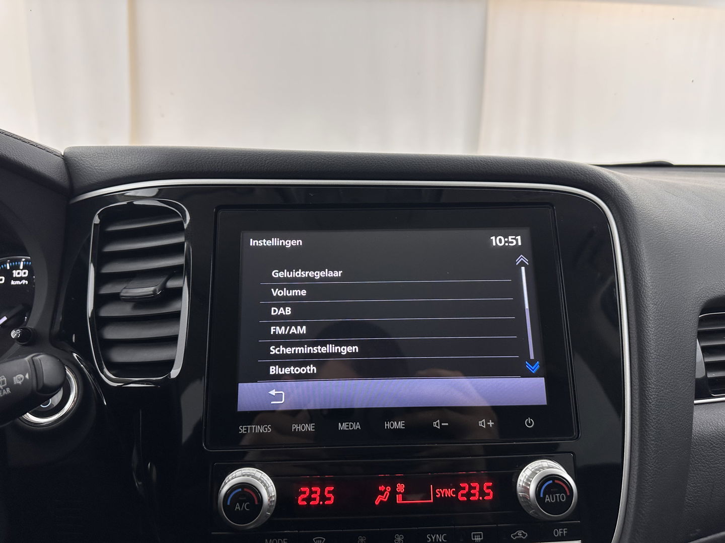 Mitsubishi Outlander 2.4 PHEV Intense (Plug-in) (INCL-BTW) *LEATHER-MICROFIBRE | FULL-LED | KEYLESS | BLINDSPOT | CAMERA | HEATED-COMFORTSEATS | ECC | SHIFTPADDLES | PDC | CRUISE | PRIVACY-GLASS | DAB | TOWBAR | CARPLAY | 18''ALU*