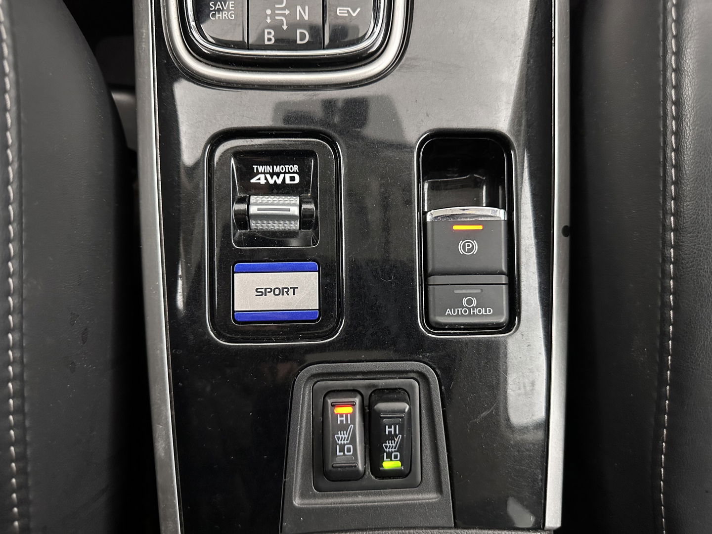 Mitsubishi Outlander 2.4 PHEV Intense (Plug-in) (INCL-BTW) *LEATHER-MICROFIBRE | FULL-LED | KEYLESS | BLINDSPOT | CAMERA | HEATED-COMFORTSEATS | ECC | SHIFTPADDLES | PDC | CRUISE | PRIVACY-GLASS | DAB | TOWBAR | CARPLAY | 18''ALU*