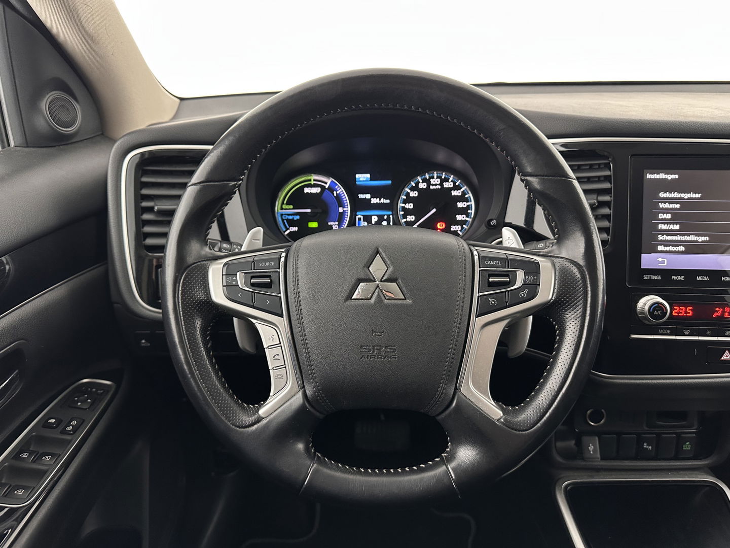Mitsubishi Outlander 2.4 PHEV Intense (Plug-in) (INCL-BTW) *LEATHER-MICROFIBRE | FULL-LED | KEYLESS | BLINDSPOT | CAMERA | HEATED-COMFORTSEATS | ECC | SHIFTPADDLES | PDC | CRUISE | PRIVACY-GLASS | DAB | TOWBAR | CARPLAY | 18''ALU*