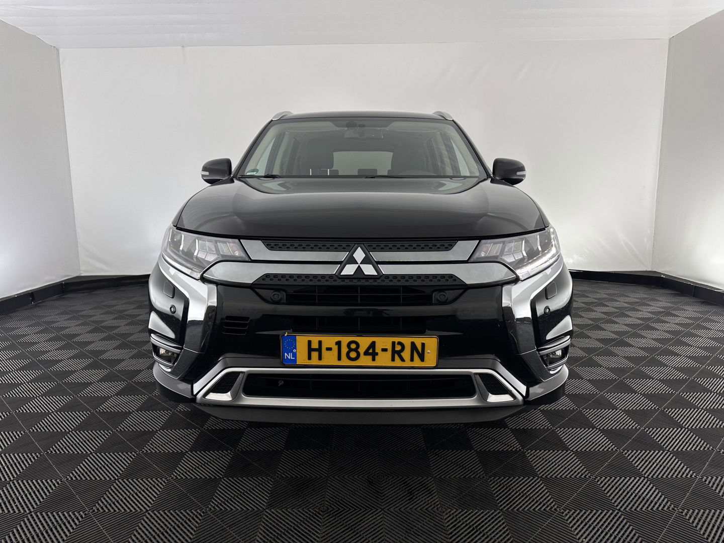 Mitsubishi Outlander 2.4 PHEV Intense (Plug-in) (INCL-BTW) *LEATHER-MICROFIBRE | FULL-LED | KEYLESS | BLINDSPOT | CAMERA | HEATED-COMFORTSEATS | ECC | SHIFTPADDLES | PDC | CRUISE | PRIVACY-GLASS | DAB | TOWBAR | CARPLAY | 18''ALU*