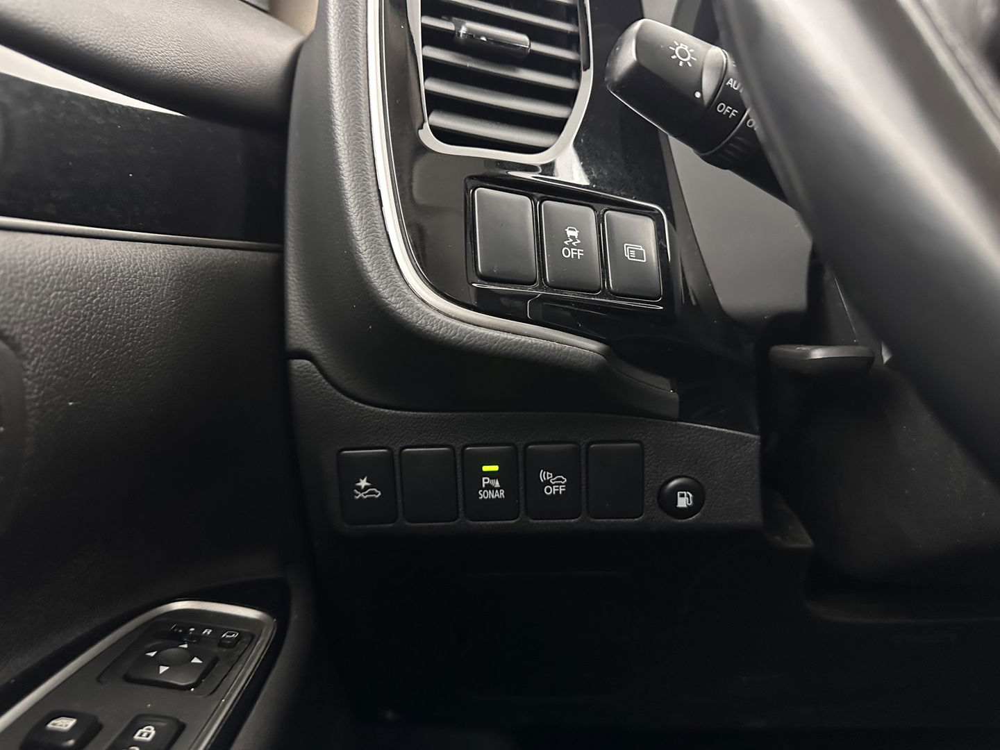 Mitsubishi Outlander 2.4 PHEV Intense (Plug-in) (INCL-BTW) *LEATHER-MICROFIBRE | FULL-LED | KEYLESS | BLINDSPOT | CAMERA | HEATED-COMFORTSEATS | ECC | SHIFTPADDLES | PDC | CRUISE | PRIVACY-GLASS | DAB | TOWBAR | CARPLAY | 18''ALU*