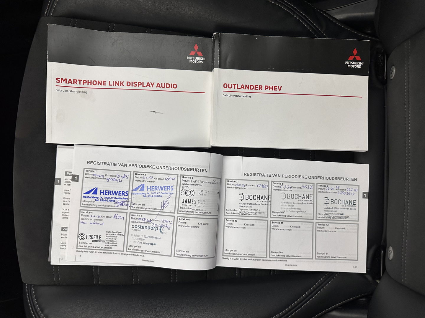 Mitsubishi Outlander 2.4 PHEV Intense (Plug-in) (INCL-BTW) *LEATHER-MICROFIBRE | FULL-LED | KEYLESS | BLINDSPOT | CAMERA | HEATED-COMFORTSEATS | ECC | SHIFTPADDLES | PDC | CRUISE | PRIVACY-GLASS | DAB | TOWBAR | CARPLAY | 18''ALU*