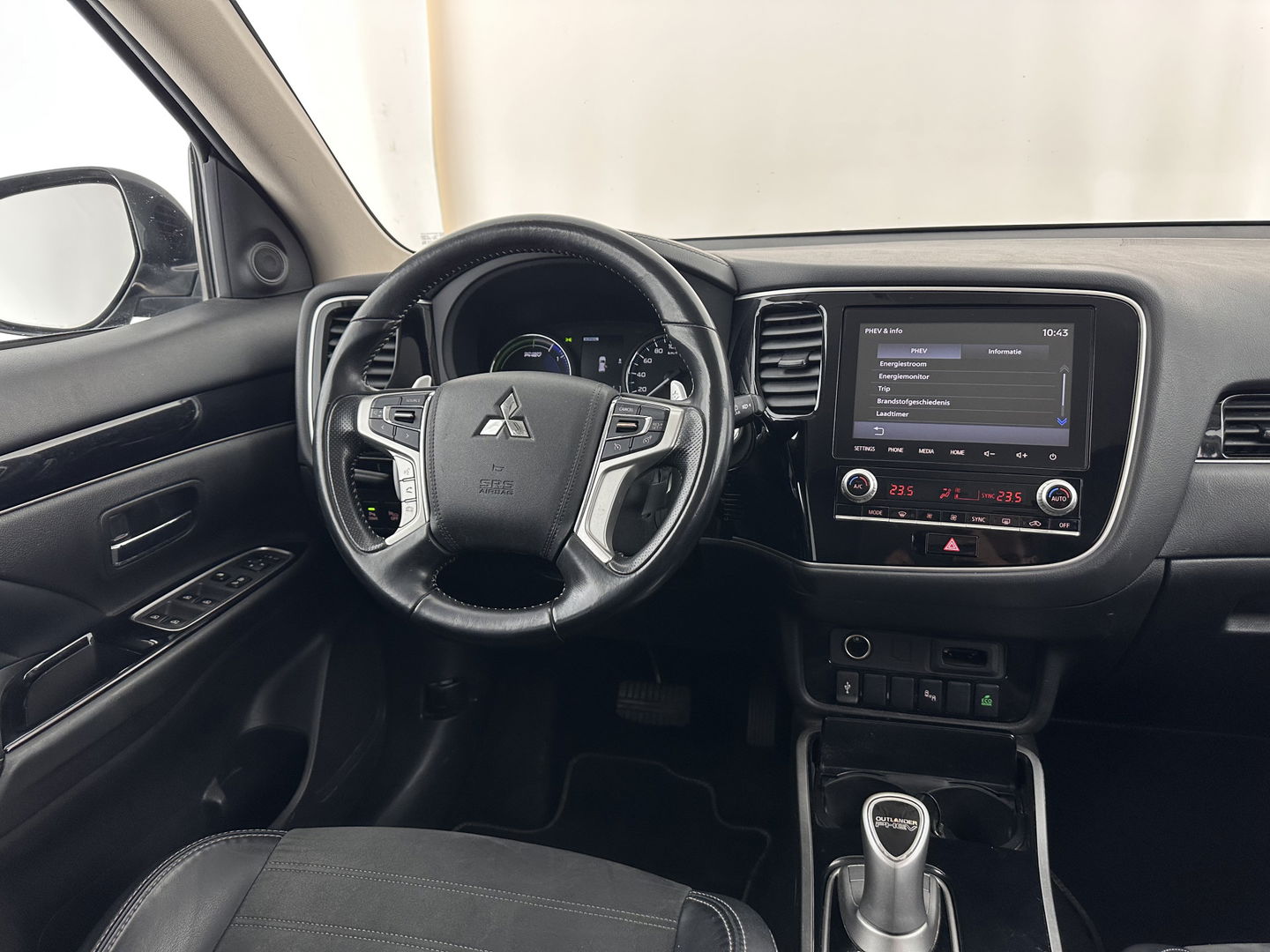 Mitsubishi Outlander 2.4 PHEV Intense (Plug-in) (INCL-BTW) *LEATHER-MICROFIBRE | FULL-LED | KEYLESS | BLINDSPOT | CAMERA | HEATED-COMFORTSEATS | ECC | SHIFTPADDLES | PDC | CRUISE | PRIVACY-GLASS | DAB | TOWBAR | CARPLAY | 18''ALU*