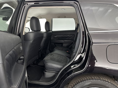 Mitsubishi Outlander 2.4 PHEV Intense (Plug-in) (INCL-BTW) *LEATHER-MICROFIBRE | FULL-LED | KEYLESS | BLINDSPOT | CAMERA | HEATED-COMFORTSEATS | ECC | SHIFTPADDLES | PDC | CRUISE | PRIVACY-GLASS | DAB | TOWBAR | CARPLAY | 18''ALU*