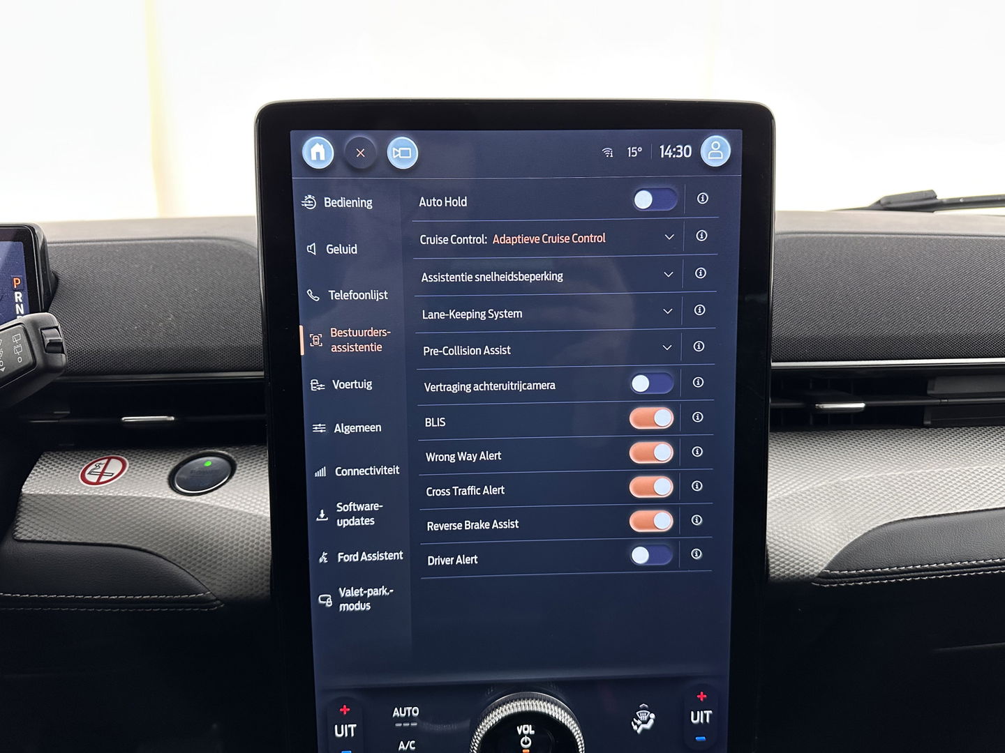 Ford Mustang Mach-E RWD 75 kWh [ 3-Fase ] {SOH-84%} (INCL.BTW) *LEATHER | FULL-LED | DAB | DIGI-COCKPIT | KEYLESS | NAVI-FULLMAP | CARPLAY | HEATED-COMFORTSEATS | TOPVIEW | ADAPTIVE-CRUISE | PRIVACY-GLASS | 18'' ALU*