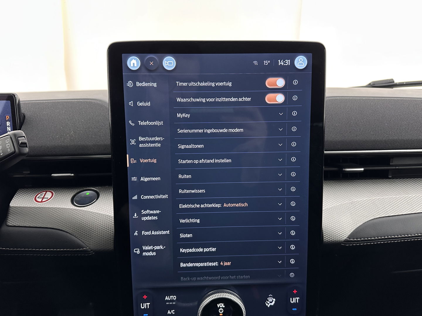 Ford Mustang Mach-E RWD 75 kWh [ 3-Fase ] {SOH-84%} (INCL.BTW) *LEATHER | FULL-LED | DAB | DIGI-COCKPIT | KEYLESS | NAVI-FULLMAP | CARPLAY | HEATED-COMFORTSEATS | TOPVIEW | ADAPTIVE-CRUISE | PRIVACY-GLASS | 18'' ALU*