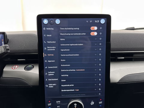 Ford Mustang Mach-E RWD 75 kWh [ 3-Fase ] {SOH-84%} (INCL.BTW) *LEATHER | FULL-LED | DAB | DIGI-COCKPIT | KEYLESS | NAVI-FULLMAP | CARPLAY | HEATED-COMFORTSEATS | TOPVIEW | ADAPTIVE-CRUISE | PRIVACY-GLASS | 18'' ALU*