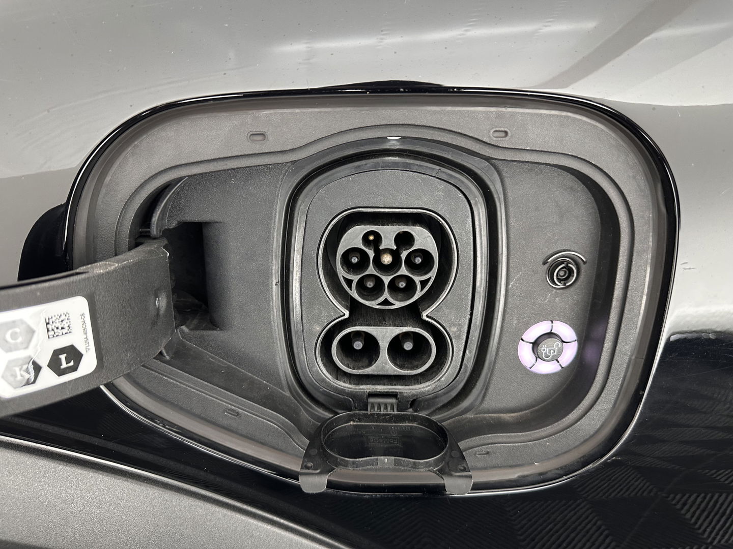 Ford Mustang Mach-E RWD 75 kWh [ 3-Fase ] {SOH-84%} (INCL.BTW) *LEATHER | FULL-LED | DAB | DIGI-COCKPIT | KEYLESS | NAVI-FULLMAP | CARPLAY | HEATED-COMFORTSEATS | TOPVIEW | ADAPTIVE-CRUISE | PRIVACY-GLASS | 18'' ALU*