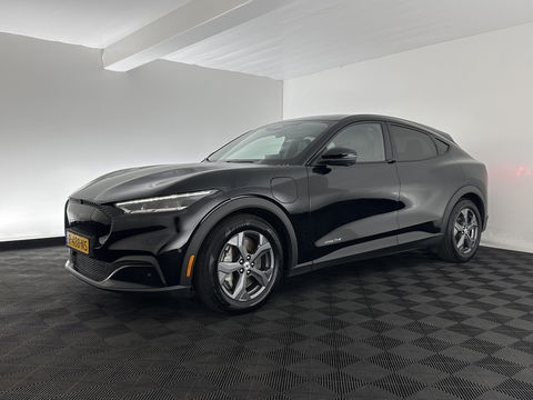 Ford Mustang Mach-E RWD 75 kWh [ 3-Fase ] {SOH-84%} (INCL.BTW) *LEATHER | FULL-LED | DAB | DIGI-COCKPIT | KEYLESS | NAVI-FULLMAP | CARPLAY | HEATED-COMFORTSEATS | TOPVIEW | ADAPTIVE-CRUISE | PRIVACY-GLASS | 18'' ALU*