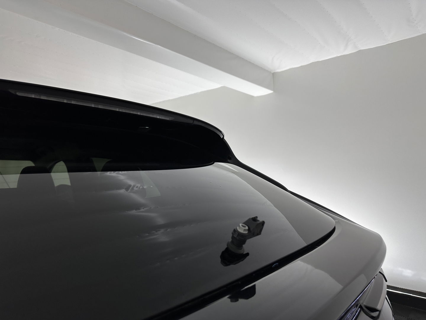 Ford Mustang Mach-E RWD 75 kWh [ 3-Fase ] {SOH-84%} (INCL.BTW) *LEATHER | FULL-LED | DAB | DIGI-COCKPIT | KEYLESS | NAVI-FULLMAP | CARPLAY | HEATED-COMFORTSEATS | TOPVIEW | ADAPTIVE-CRUISE | PRIVACY-GLASS | 18'' ALU*