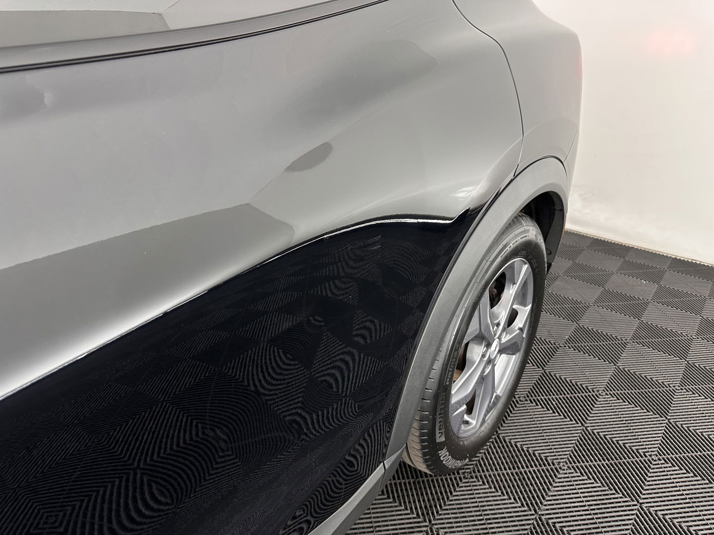 Ford Mustang Mach-E RWD 75 kWh [ 3-Fase ] {SOH-84%} (INCL.BTW) *LEATHER | FULL-LED | DAB | DIGI-COCKPIT | KEYLESS | NAVI-FULLMAP | CARPLAY | HEATED-COMFORTSEATS | TOPVIEW | ADAPTIVE-CRUISE | PRIVACY-GLASS | 18'' ALU*