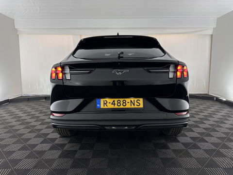 Ford Mustang Mach-E RWD 75 kWh [ 3-Fase ] {SOH-84%} (INCL.BTW) *LEATHER | FULL-LED | DAB | DIGI-COCKPIT | KEYLESS | NAVI-FULLMAP | CARPLAY | HEATED-COMFORTSEATS | TOPVIEW | ADAPTIVE-CRUISE | PRIVACY-GLASS | 18'' ALU*