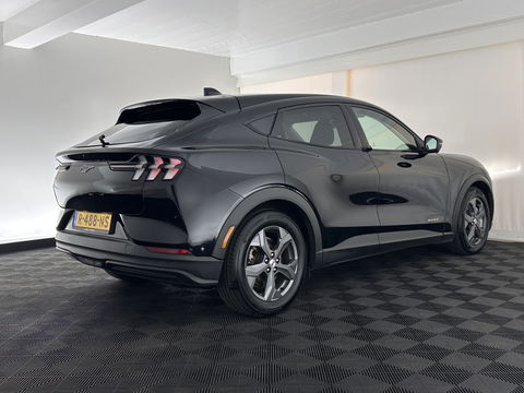 Ford Mustang Mach-E RWD 75 kWh [ 3-Fase ] {SOH-84%} (INCL.BTW) *LEATHER | FULL-LED | DAB | DIGI-COCKPIT | KEYLESS | NAVI-FULLMAP | CARPLAY | HEATED-COMFORTSEATS | TOPVIEW | ADAPTIVE-CRUISE | PRIVACY-GLASS | 18'' ALU*