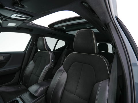 Volvo XC40 Recharge P8 AWD R-Design [ 3-Fase-11kW ] {SOH-90%} (INCL-BTW) Aut. *PANO | LEATHER-ALCANTARA | ADAPTIVE-CRUISE | DIGI-COCKPIT | FULL-LED | HARMAN/KARDON | TOPVIEW | NAVI-FULLMAP | ECC | PDC | KEYLESS | HEATED-SPORTSEATS | TOWBAR | 20''ALU*