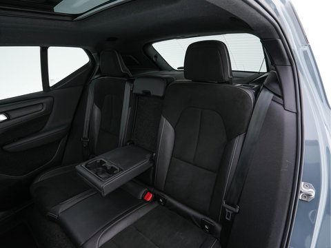 Volvo XC40 Recharge P8 AWD R-Design [ 3-Fase-11kW ] {SOH-90%} (INCL-BTW) Aut. *PANO | LEATHER-ALCANTARA | ADAPTIVE-CRUISE | DIGI-COCKPIT | FULL-LED | HARMAN/KARDON | TOPVIEW | NAVI-FULLMAP | ECC | PDC | KEYLESS | HEATED-SPORTSEATS | TOWBAR | 20''ALU*