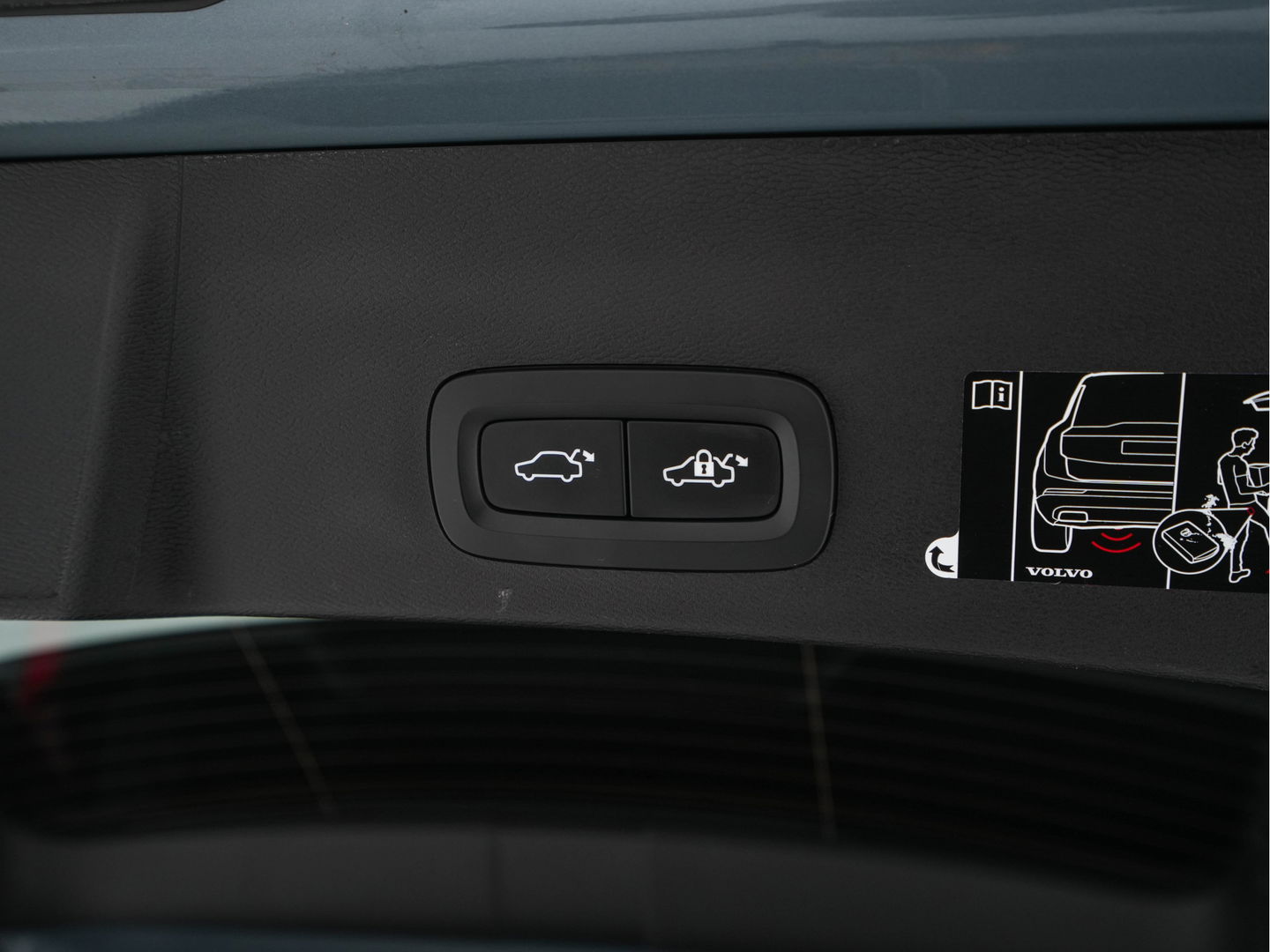 Volvo XC40 Recharge P8 AWD R-Design [ 3-Fase-11kW ] {SOH-90%} (INCL-BTW) Aut. *PANO | LEATHER-ALCANTARA | ADAPTIVE-CRUISE | DIGI-COCKPIT | FULL-LED | HARMAN/KARDON | TOPVIEW | NAVI-FULLMAP | ECC | PDC | KEYLESS | HEATED-SPORTSEATS | TOWBAR | 20''ALU*