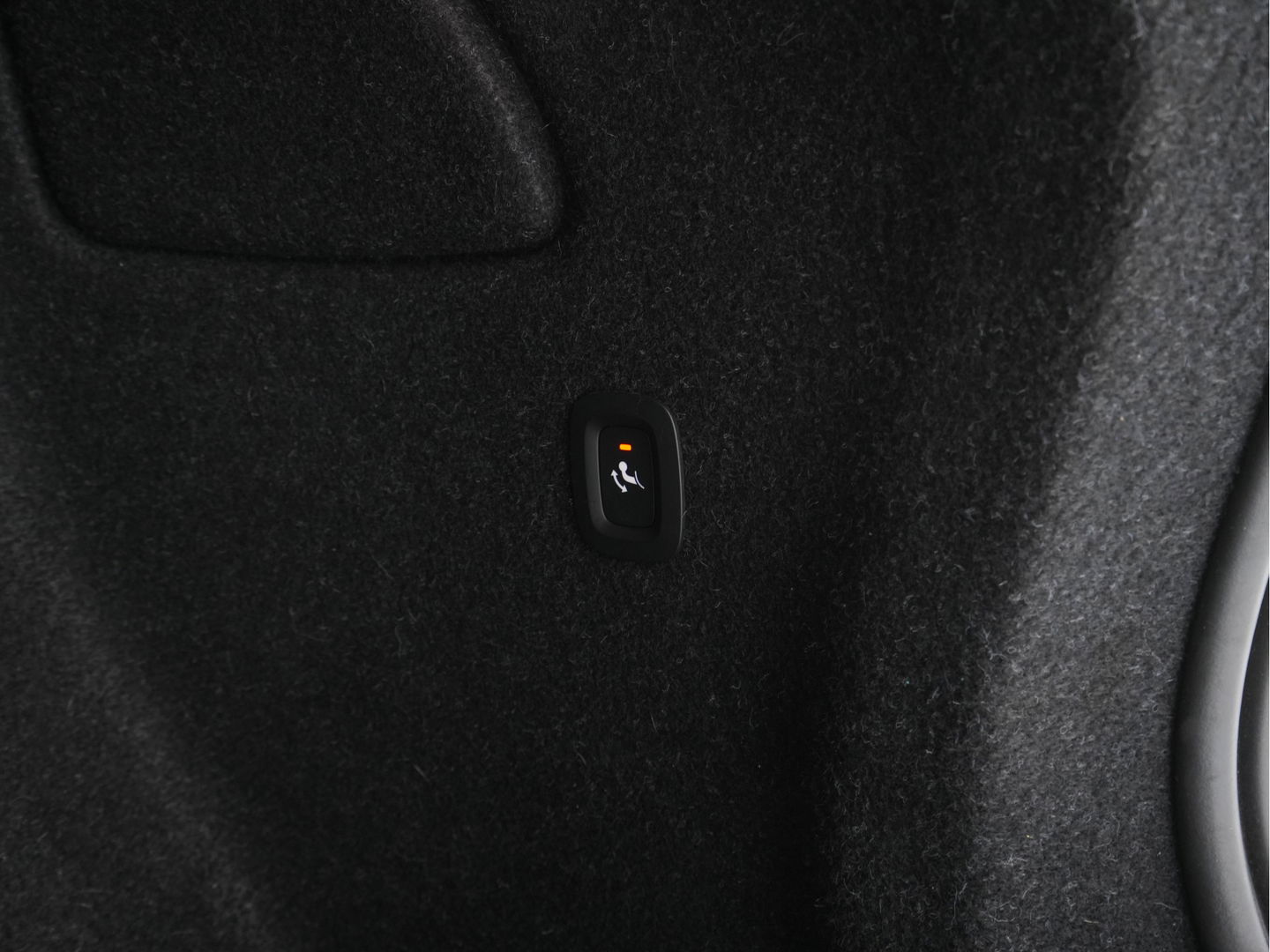 Volvo XC40 Recharge P8 AWD R-Design [ 3-Fase-11kW ] {SOH-90%} (INCL-BTW) Aut. *PANO | LEATHER-ALCANTARA | ADAPTIVE-CRUISE | DIGI-COCKPIT | FULL-LED | HARMAN/KARDON | TOPVIEW | NAVI-FULLMAP | ECC | PDC | KEYLESS | HEATED-SPORTSEATS | TOWBAR | 20''ALU*