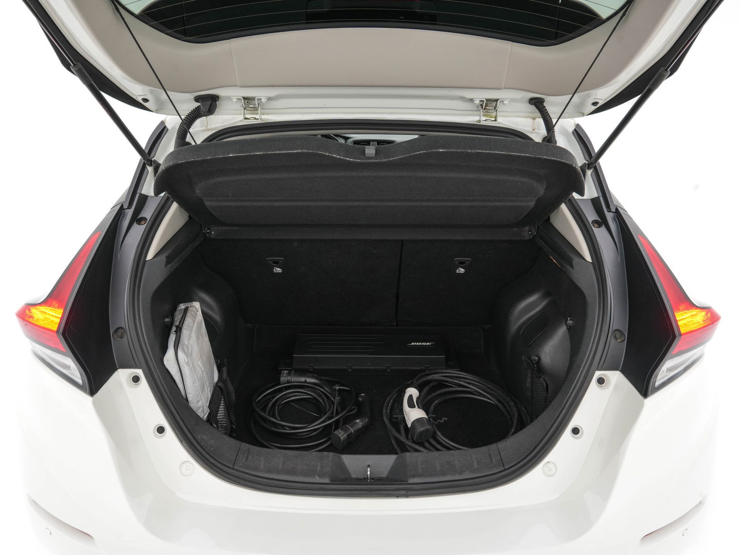 Nissan Leaf Tekna 40 kWh *LUXURY-LEATHER | FULL-LED | KEYLESS | NAVI-FULLMAP | BLIND-SPOT | BOSE-SOUND | DAB+ | HEATED-COMFORTSEATS | DIGI-COCKPIT | PRIVACY-GLASS | TOPVIEW-CAMERA | 17"ALU*