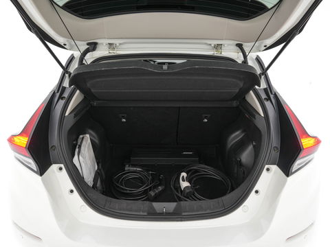 Nissan Leaf Tekna 40 kWh *LUXURY-LEATHER | FULL-LED | KEYLESS | NAVI-FULLMAP | BLIND-SPOT | BOSE-SOUND | DAB+ | HEATED-COMFORTSEATS | DIGI-COCKPIT | PRIVACY-GLASS | TOPVIEW-CAMERA | 17"ALU*