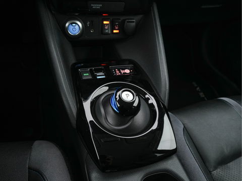 Nissan Leaf Tekna 40 kWh *LUXURY-LEATHER | FULL-LED | KEYLESS | NAVI-FULLMAP | BLIND-SPOT | BOSE-SOUND | DAB+ | HEATED-COMFORTSEATS | DIGI-COCKPIT | PRIVACY-GLASS | TOPVIEW-CAMERA | 17"ALU*