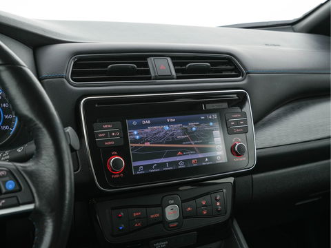 Nissan Leaf Tekna 40 kWh *LUXURY-LEATHER | FULL-LED | KEYLESS | NAVI-FULLMAP | BLIND-SPOT | BOSE-SOUND | DAB+ | HEATED-COMFORTSEATS | DIGI-COCKPIT | PRIVACY-GLASS | TOPVIEW-CAMERA | 17"ALU*