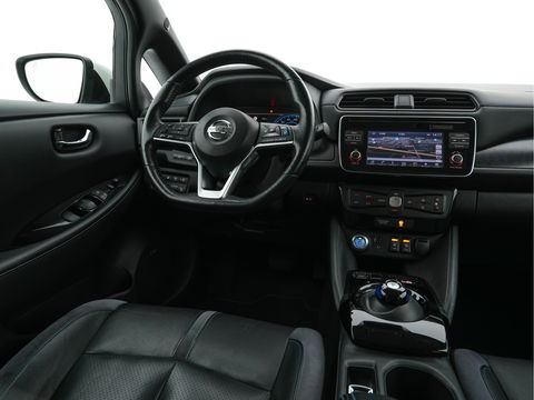 Nissan Leaf Tekna 40 kWh *LUXURY-LEATHER | FULL-LED | KEYLESS | NAVI-FULLMAP | BLIND-SPOT | BOSE-SOUND | DAB+ | HEATED-COMFORTSEATS | DIGI-COCKPIT | PRIVACY-GLASS | TOPVIEW-CAMERA | 17"ALU*