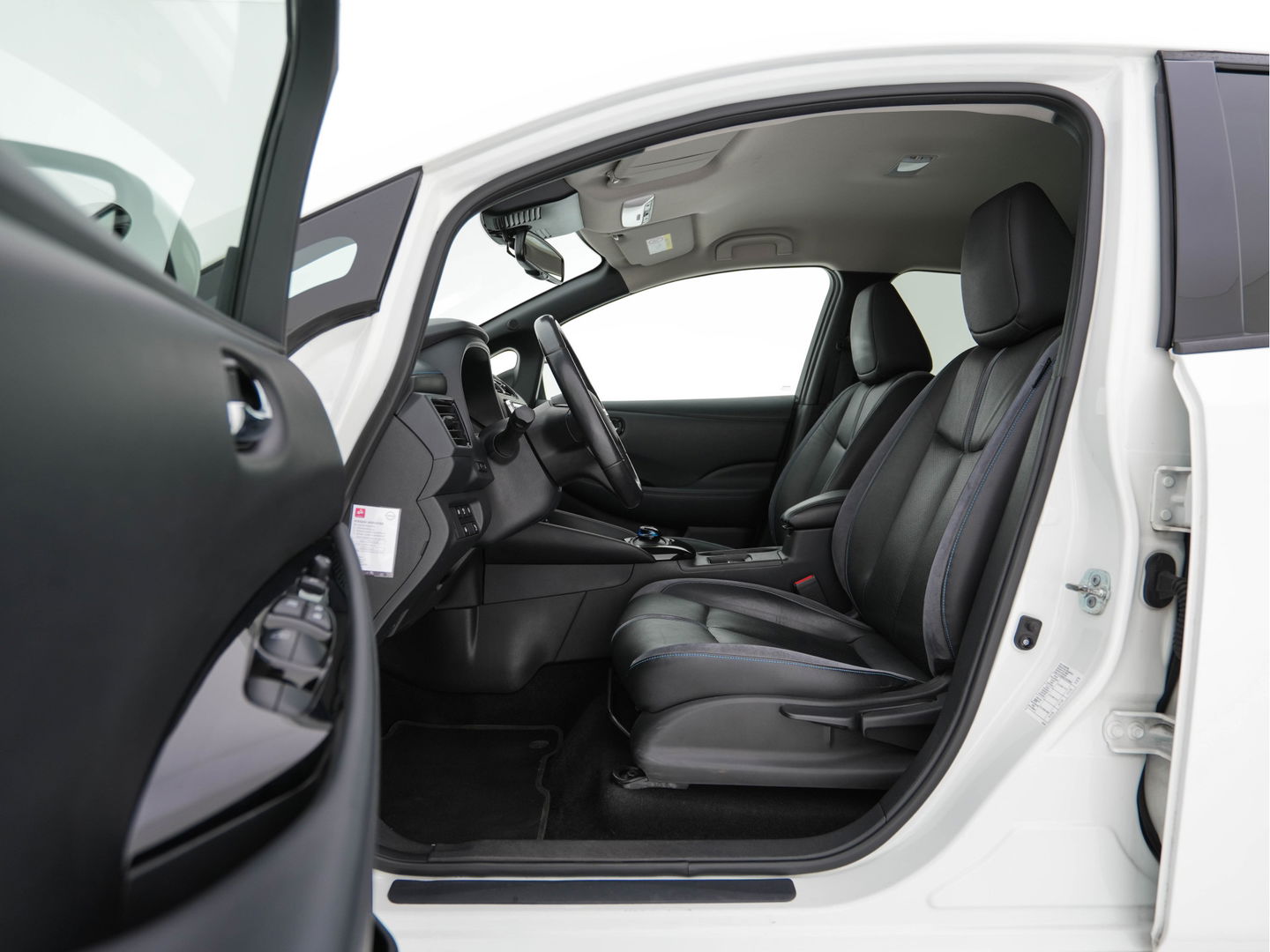 Nissan Leaf Tekna 40 kWh *LUXURY-LEATHER | FULL-LED | KEYLESS | NAVI-FULLMAP | BLIND-SPOT | BOSE-SOUND | DAB+ | HEATED-COMFORTSEATS | DIGI-COCKPIT | PRIVACY-GLASS | TOPVIEW-CAMERA | 17"ALU*