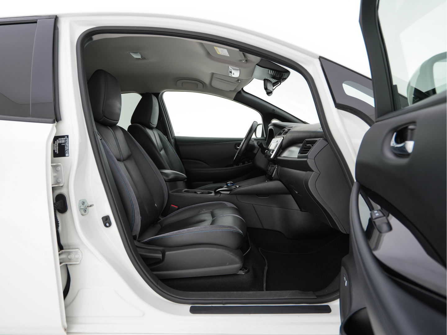 Nissan Leaf Tekna 40 kWh *LUXURY-LEATHER | FULL-LED | KEYLESS | NAVI-FULLMAP | BLIND-SPOT | BOSE-SOUND | DAB+ | HEATED-COMFORTSEATS | DIGI-COCKPIT | PRIVACY-GLASS | TOPVIEW-CAMERA | 17"ALU*