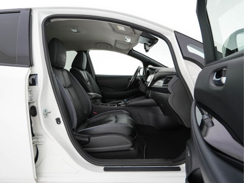 Nissan Leaf Tekna 40 kWh *LUXURY-LEATHER | FULL-LED | KEYLESS | NAVI-FULLMAP | BLIND-SPOT | BOSE-SOUND | DAB+ | HEATED-COMFORTSEATS | DIGI-COCKPIT | PRIVACY-GLASS | TOPVIEW-CAMERA | 17"ALU*