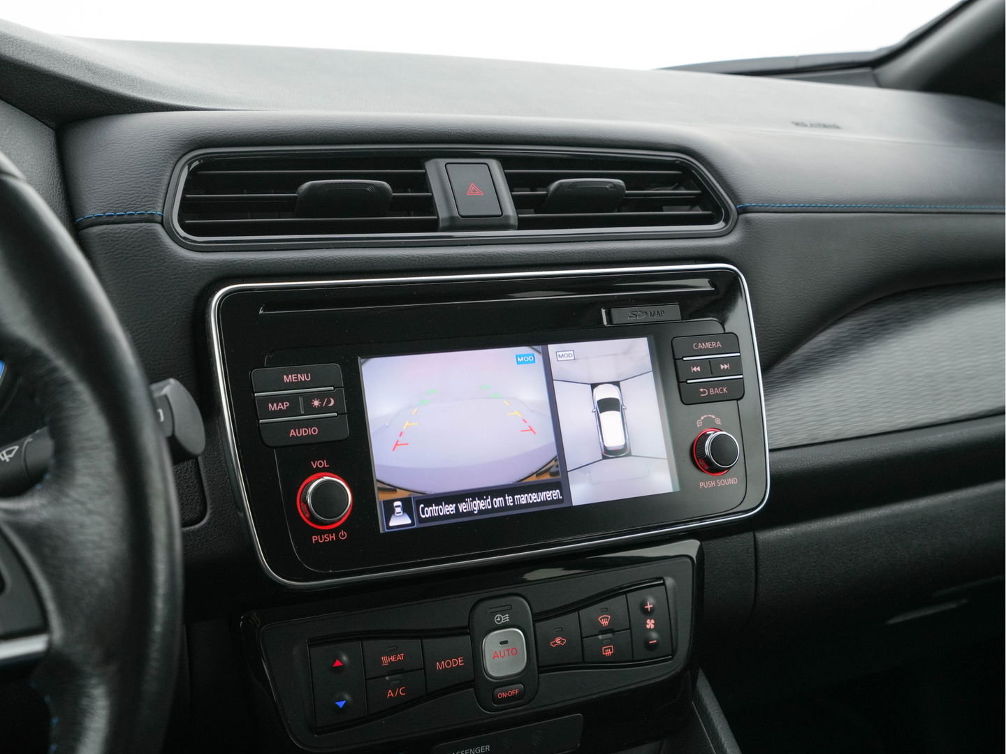 Nissan Leaf Tekna 40 kWh *LUXURY-LEATHER | FULL-LED | KEYLESS | NAVI-FULLMAP | BLIND-SPOT | BOSE-SOUND | DAB+ | HEATED-COMFORTSEATS | DIGI-COCKPIT | PRIVACY-GLASS | TOPVIEW-CAMERA | 17"ALU*