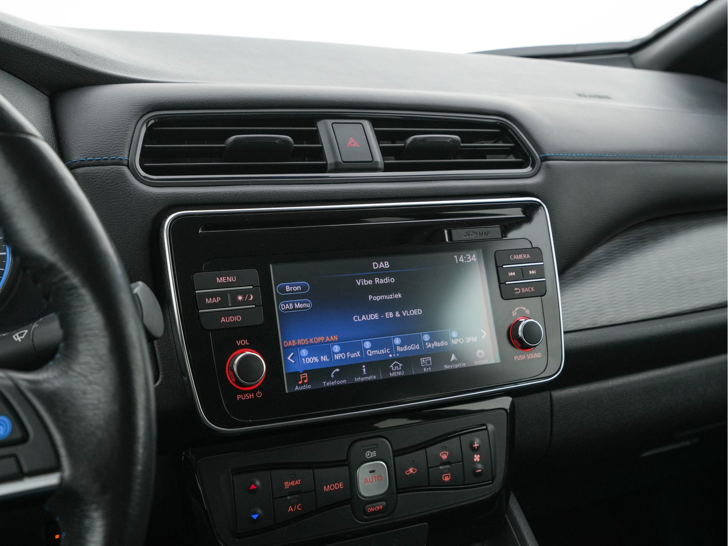 Nissan Leaf Tekna 40 kWh *LUXURY-LEATHER | FULL-LED | KEYLESS | NAVI-FULLMAP | BLIND-SPOT | BOSE-SOUND | DAB+ | HEATED-COMFORTSEATS | DIGI-COCKPIT | PRIVACY-GLASS | TOPVIEW-CAMERA | 17"ALU*